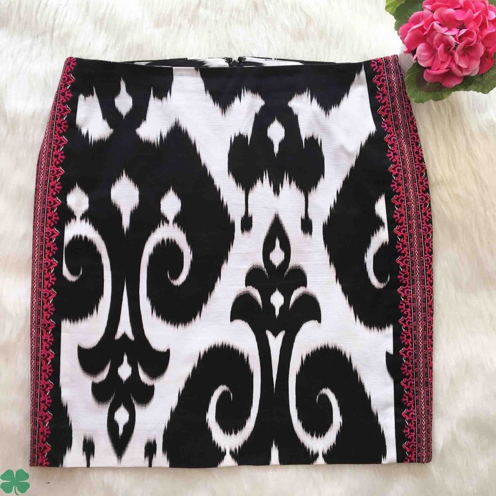 WHBM black Ikat Print Pencil Skirt Size 8